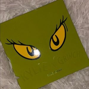 KYLIE X GRINCH PALETTE